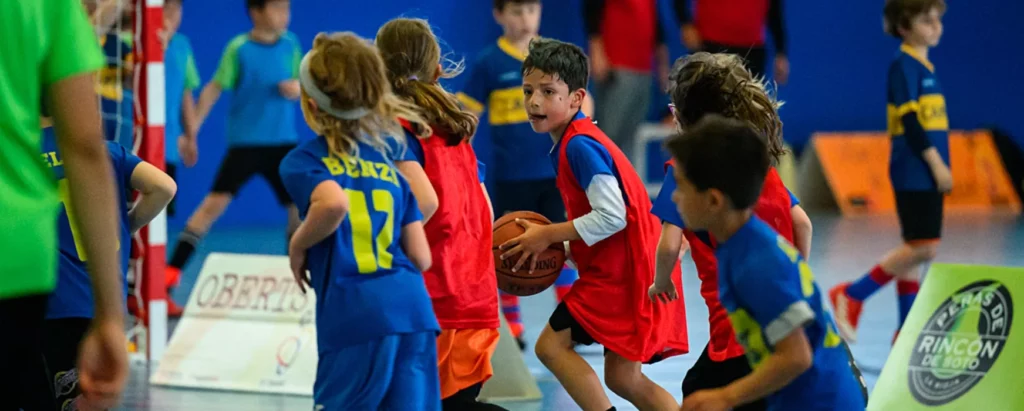 Partit de bàsquet escolar amistós