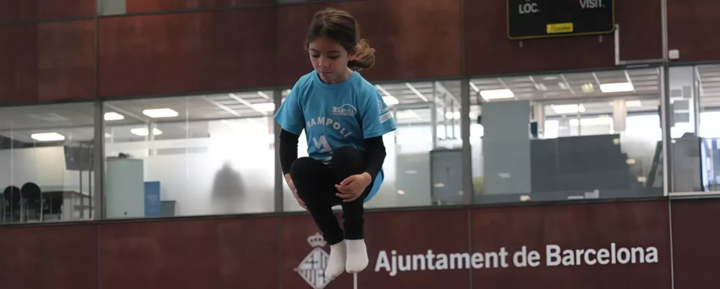 Gimnasta escolar de trampolí